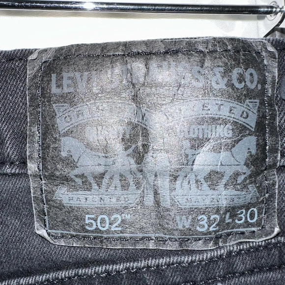 Levis  Size 36 - Picture 3 of 6